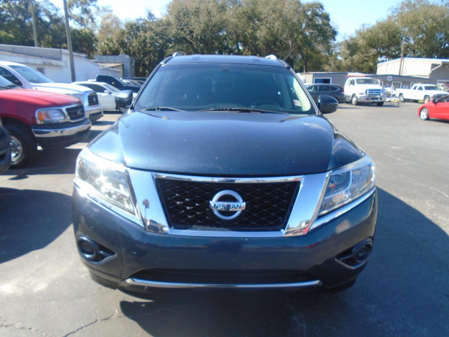 2014 BLUE /Grey Nissan Pathfinder S 2WD (5N1AR2MN8EC) with an 3.5L V6 DOHC 24V engine, Continuously Variable Transmission transmission, located at 6112 N Florida Avenue, Tampa, FL, 33604, (888) 521-5131, 27.954929, -82.459534 - Photo#1